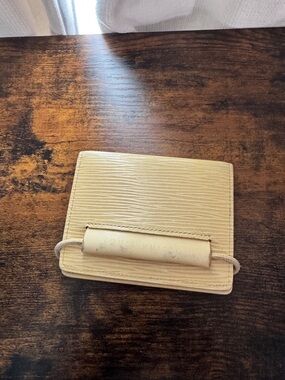 Louis Vuitton Vanilla Pale Yellow Epi Leather Elastic Wallet Vintage MI 1021